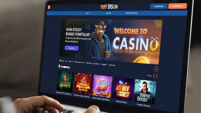 Strona główna kasyna Play Bison na ekranie laptopa